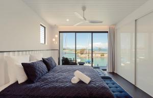 NEW! Dacha on Maggie No#2, Unrivaled Island Luxury客房内的一张或多张床位