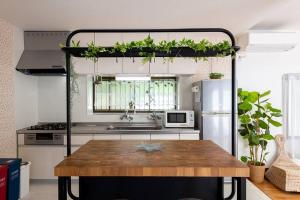 Dapur atau dapur kecil di ペットと泊まれる4LDK貸別荘 BBQ可 満点の星空に囲まれた御用邸付近の非日常空間 駐車場3台 s01