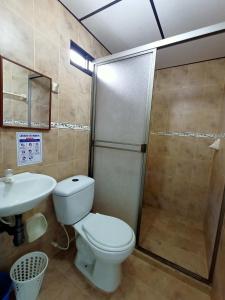 Vonios kambarys apgyvendinimo įstaigoje Cabañas Cigua
