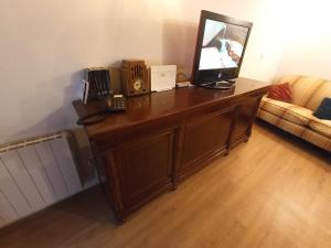 Televízia a/alebo spoločenská miestnosť v ubytovaní Casa Rural Casona Camino Pedraza - 4 Estrellas