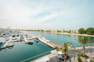 Sunset views studio next to yacht marina