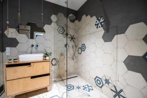 Kúpeľňa v ubytovaní Krucza Apartment ~ Self check-in 24h ~ Parking and Lift + 17 fotografií