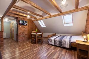 Posteľ alebo postele v izbe v ubytovaní ARAMIKA apartamenty