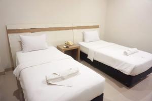 Postel nebo postele na pokoji v ubytování Lombok Mayura Hotel