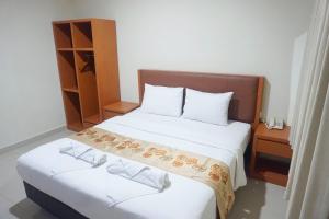Postel nebo postele na pokoji v ubytování Lombok Mayura Hotel