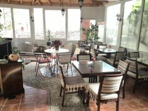 Restoran ili drugo mesto za obedovanje u objektu Villa Mesokastro