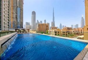 Bazén v ubytování High-End Designer Penthouse Full Burj Khalifa View nebo v jeho okolí
