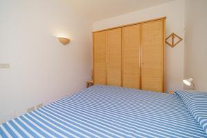 A bed or beds in a room at Appartamenti Baia Blu