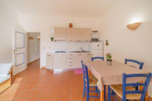 A kitchen or kitchenette at Appartamenti Baia Blu