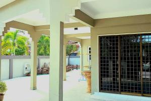 Φωτογραφία από το άλμπουμ του 5 Bedroom 2 Bathrooms End-lot House, 3 parkings - Ipoh, Tambun σε Ipoh
