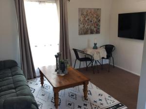TV a/nebo společenská místnost v ubytování Cozy Home Style Accommodation