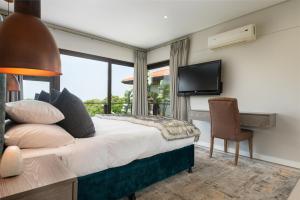 Μια τηλεόραση ή/και κέντρο ψυχαγωγίας στο Zimbali Getaway For You And Loved Ones - Sleeps 6