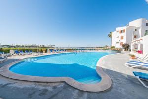 Bazén v ubytování Apartment Rovelló - Port d'Alcúdia nebo v jeho okolí