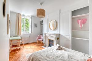 Łóżko lub łóżka w pokoju w obiekcie Ambiance Jungle et Cocon en hyper centre pour 2, 4 ou 6 pers - MyLittleStay