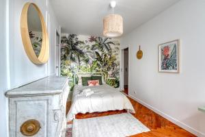 Łóżko lub łóżka w pokoju w obiekcie Ambiance Jungle et Cocon en hyper centre pour 2, 4 ou 6 pers - MyLittleStay