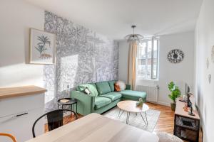 Część wypoczynkowa w obiekcie Ambiance Jungle et Cocon en hyper centre pour 2, 4 ou 6 pers - MyLittleStay