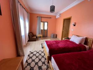 A bed or beds in a room at Ksar Ben Youssef