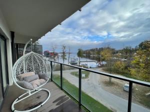 Balkon lub taras w obiekcie Lake Club Apartments - LoftAffair