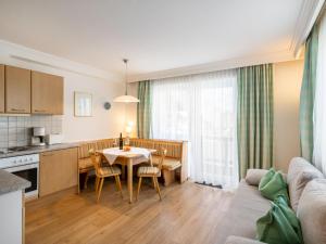 Kuchyň nebo kuchyňský kout v ubytování Apartment Weberbauer-2 by Interhome + 20 fotografií