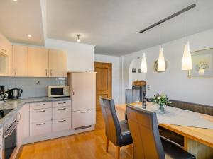 Kuchyň nebo kuchyňský kout v ubytování Apartment Weberbauer-1 by Interhome