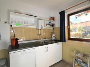Kuchyň nebo kuchyňský kout v ubytování Chalet Amberg by Interhome