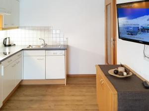 Kuchnia lub aneks kuchenny w obiekcie Apartment Walch-2 by Interhome