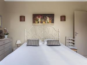 Postel nebo postele na pokoji v ubytování Holiday Home Le Cèdre by Interhome