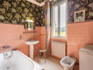 Koupelna v ubytování Holiday Home Le Cèdre by Interhome