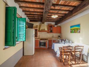 Kuchyňa alebo kuchynka v ubytovaní Holiday Home La Capannina by Interhome