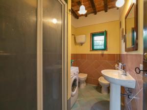 Kúpeľňa v ubytovaní Holiday Home La Capannina by Interhome