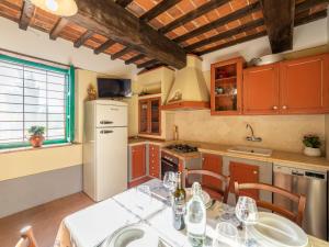 Kuchyňa alebo kuchynka v ubytovaní Holiday Home La Capannina by Interhome