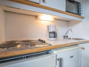 Kuchyň nebo kuchyňský kout v ubytování Apartment 815 Nécou by Interhome