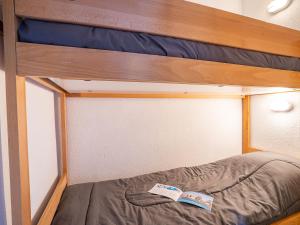 Postel nebo postele na pokoji v ubytování Apartment 815 Nécou by Interhome
