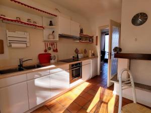 een keuken met witte kasten en een wastafel bij Apartment Gobetti by Interhome in Germignaga