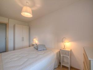 Postel nebo postele na pokoji v ubytování Apartment Topaze-2 by Interhome + 12 fotografií