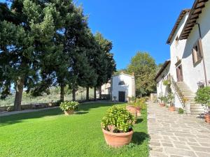 PelagoにあるApartment Villa Grassina-7 by Interhomeの鉢植えの庭