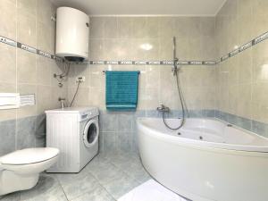 Kúpeľňa v ubytovaní Holiday Home Villa Anamaria by Interhome