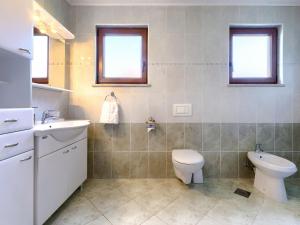 Kúpeľňa v ubytovaní Holiday Home Villa Anamaria by Interhome