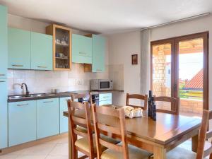 Kuchyňa alebo kuchynka v ubytovaní Holiday Home Villa Anamaria by Interhome