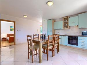 Kuchyňa alebo kuchynka v ubytovaní Holiday Home Villa Anamaria by Interhome