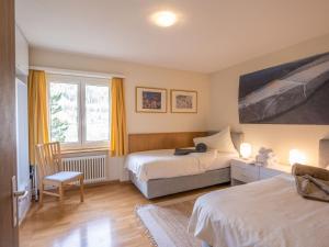 Ένα ή περισσότερα κρεβάτια σε δωμάτιο στο Apartment Chesa Daniela B - Anita by Interhome