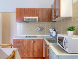 Köök või kööginurk majutusasutuses Apartment Bruno-2 by Interhome
