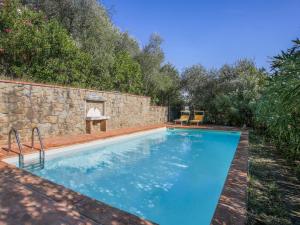 Bazén v ubytovaní Holiday Home Iacopo by Interhome alebo v jeho blízkosti