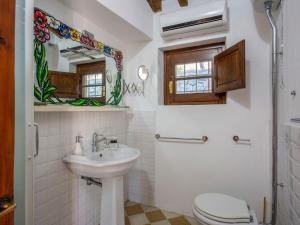 Kúpeľňa v ubytovaní Holiday Home Iacopo by Interhome