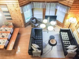 an overhead view of a living room with black furniture at Holiday Home Sakumaja by Interhome in Levi