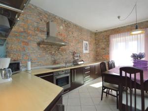 Nhà bếp/bếp nhỏ tại Holiday Home Marija by Interhome +35 ảnh