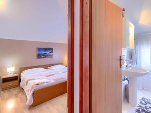 Postel nebo postele na pokoji v ubytování Apartment Bruno-1 by Interhome + 17 fotografií