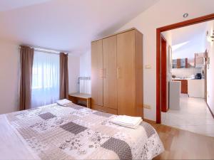 Postel nebo postele na pokoji v ubytování Apartment Bruno-1 by Interhome