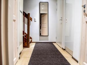 a hallway with a black rug and a mirror at Holiday Home Levinkolmio c5 by Interhome in Sirkka