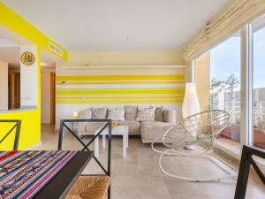 A seating area at Apartment Carnaval by Interhome